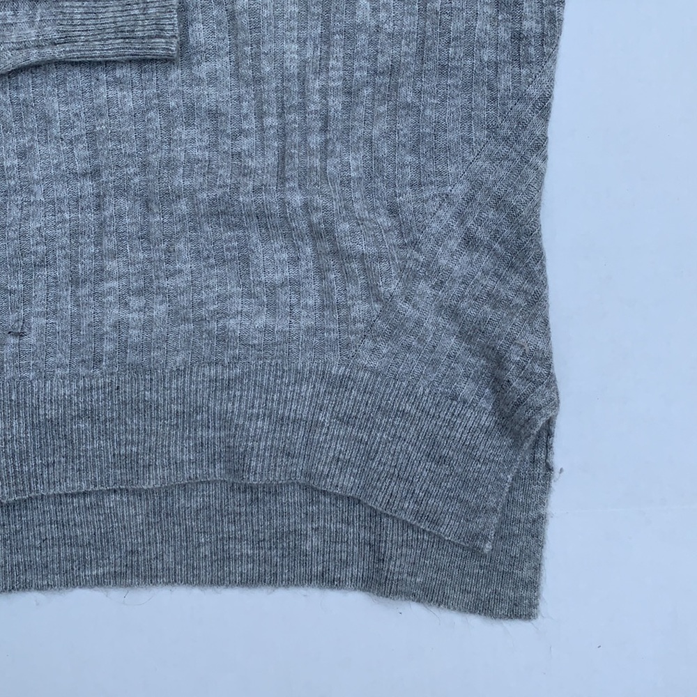 Sweater - Picture 3 of 4